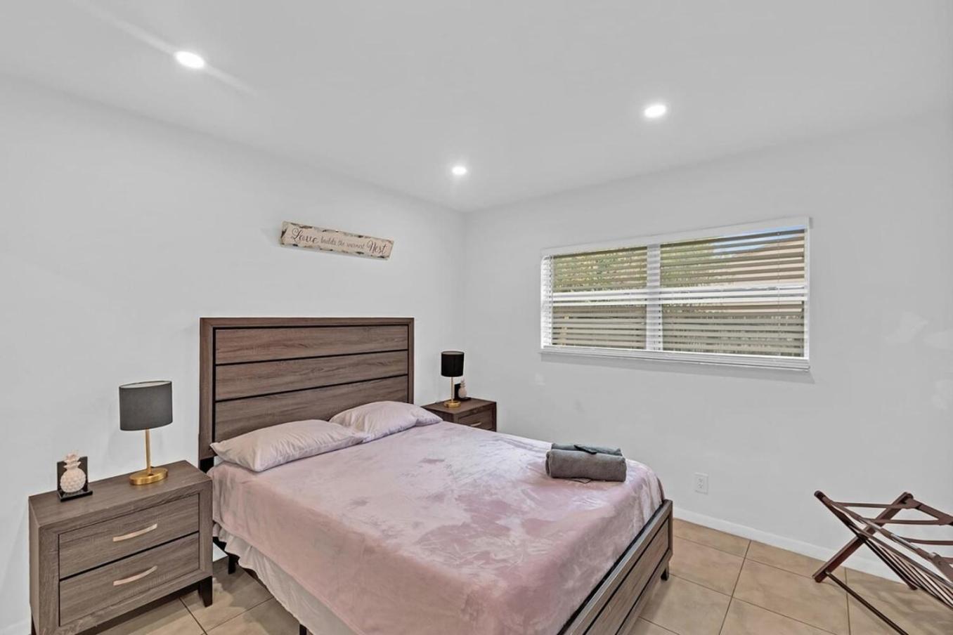 2 Bedroom House Minutes From Beach And Casino Db1 ดาเนียบีช ภายนอก รูปภาพ