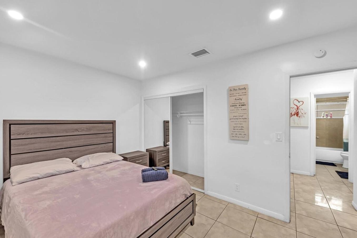 2 Bedroom House Minutes From Beach And Casino Db1 ดาเนียบีช ภายนอก รูปภาพ