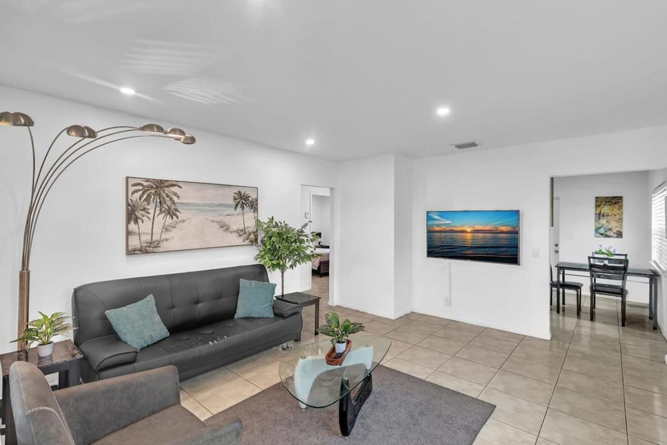 2 Bedroom House Minutes From Beach And Casino Db1 ดาเนียบีช ภายนอก รูปภาพ