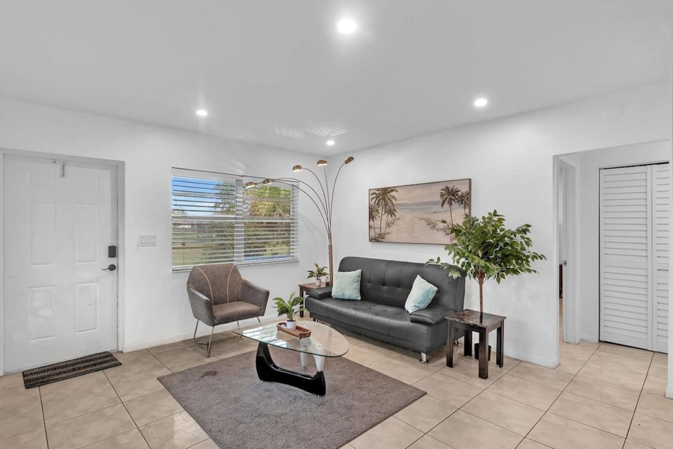 2 Bedroom House Minutes From Beach And Casino Db1 ดาเนียบีช ภายนอก รูปภาพ