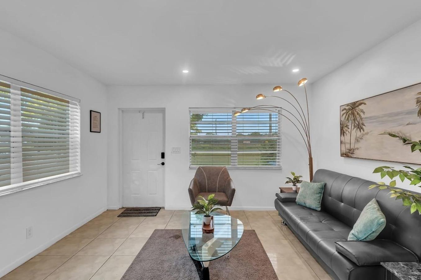 2 Bedroom House Minutes From Beach And Casino Db1 ดาเนียบีช ภายนอก รูปภาพ